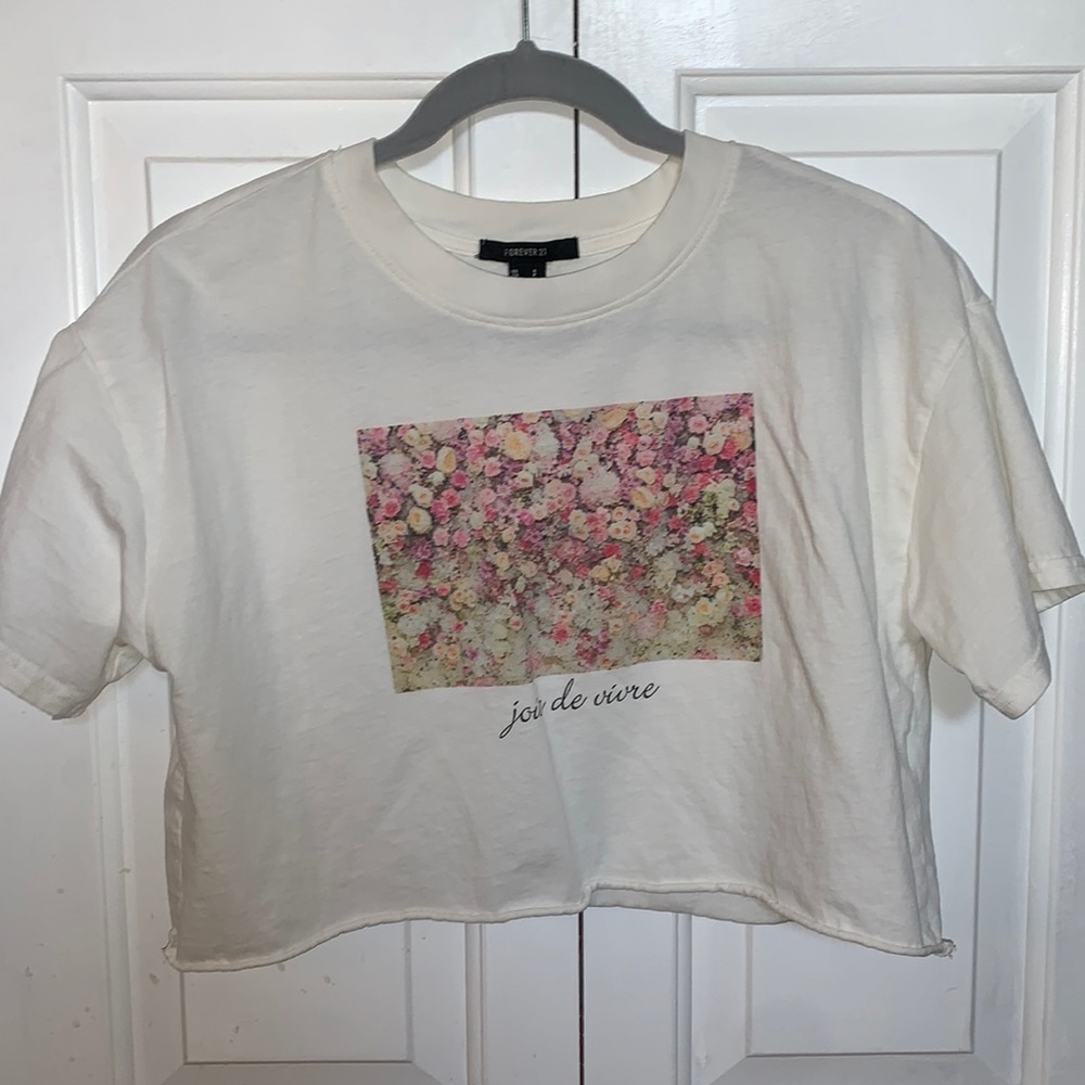 Cropped short sleeve design shirt